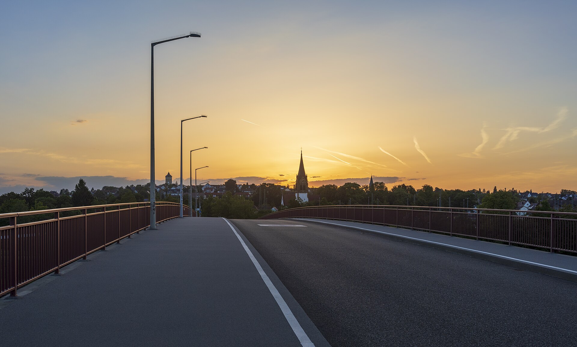Alt-Böckingen am Neckar nach Sonnenuntergang