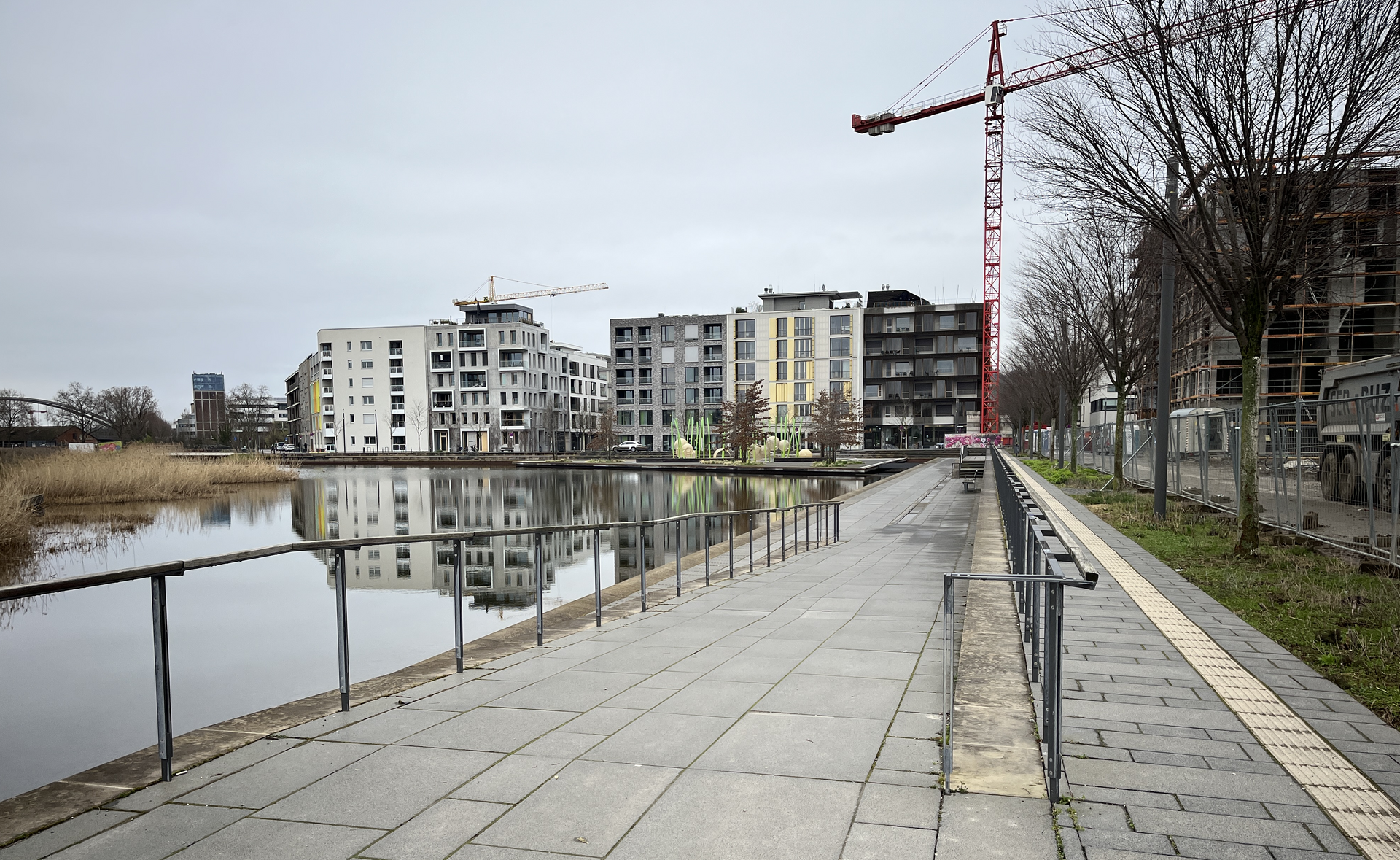Neckarbogen Heilbronn – Blick auf den Floßhafen (BUGA-Erbe)